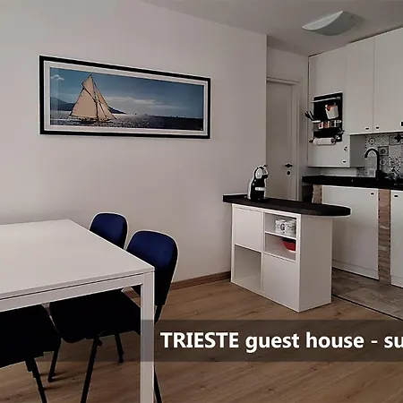 Trieste Guest House Διαμέρισμα *