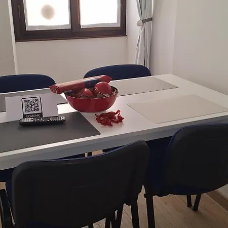 Trieste Guest House アパート トリエステ