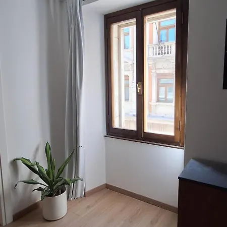 Trieste Guest House Διαμέρισμα *